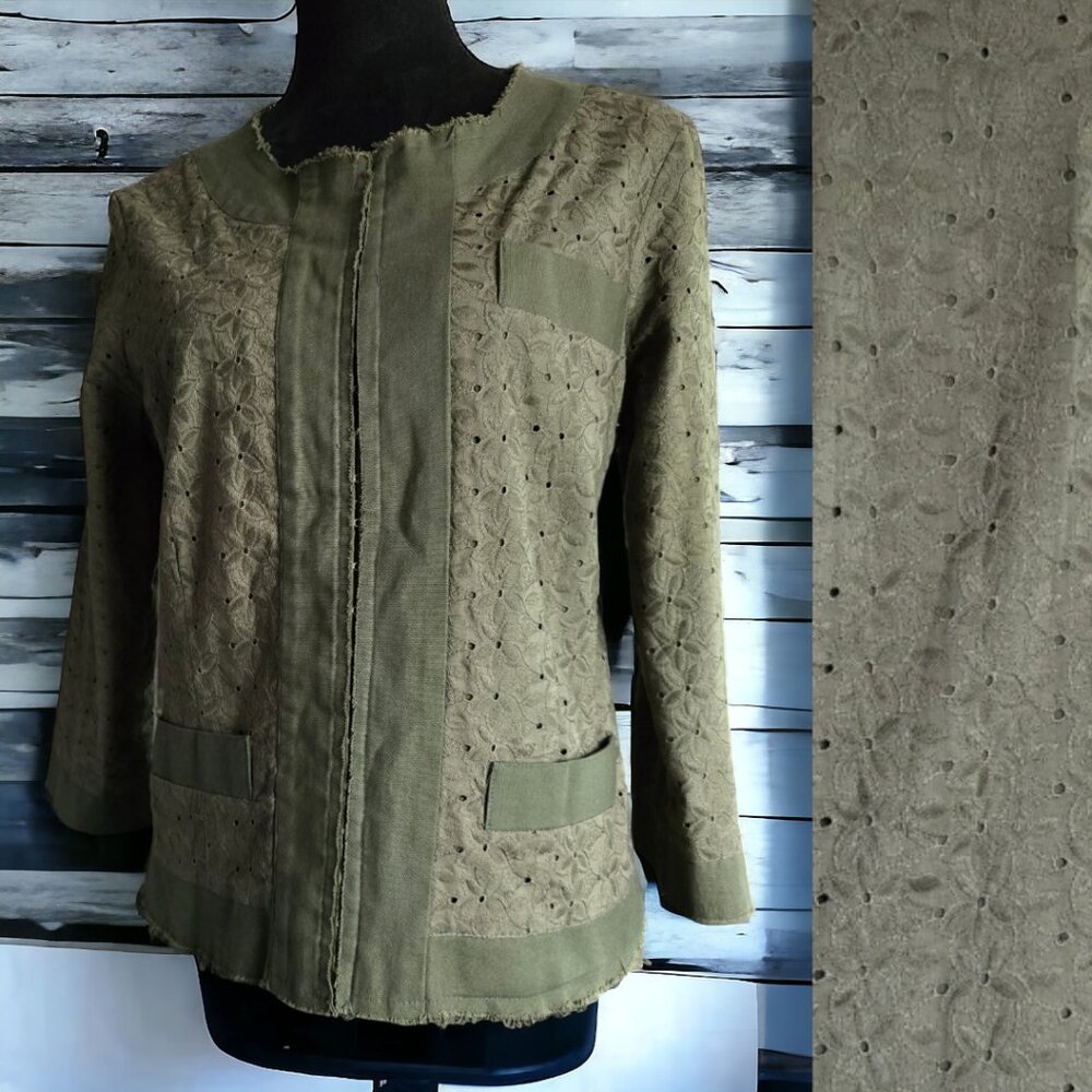 NWOT ANTHROPOLOGIE (L-12) Odille Green Embroidered Eyelet with Hook/Eye Closure.